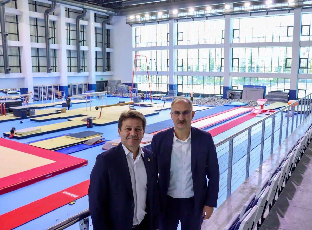 suatcelen14's tweet photo. Bugün, Gençlik ve Spor Bakanlığı Yatırım ve İşletmeler Genel Müdürümüz Sayın Süleyman Şahin ile Ankara’da yapımı tamamlanan Olimpik Salon ve Yeni Federasyon Binamızı yerinde inceledik.

Açılışını yapacağımız, Ankara’ya yakışan bu muhteşem tesis için her zaman yanımızda olan ve destek veren Gençlik ve Spor Bakanımız Sayın Osman Aşkın Bak’a camiamız adına şükranlarımı arz ediyorum.