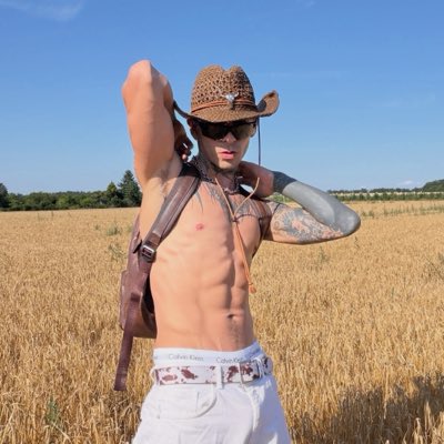 milksmeee's tweet photo. save a horse, ride a cowboy 🤠✨ https://t.co/ljNMawEORD