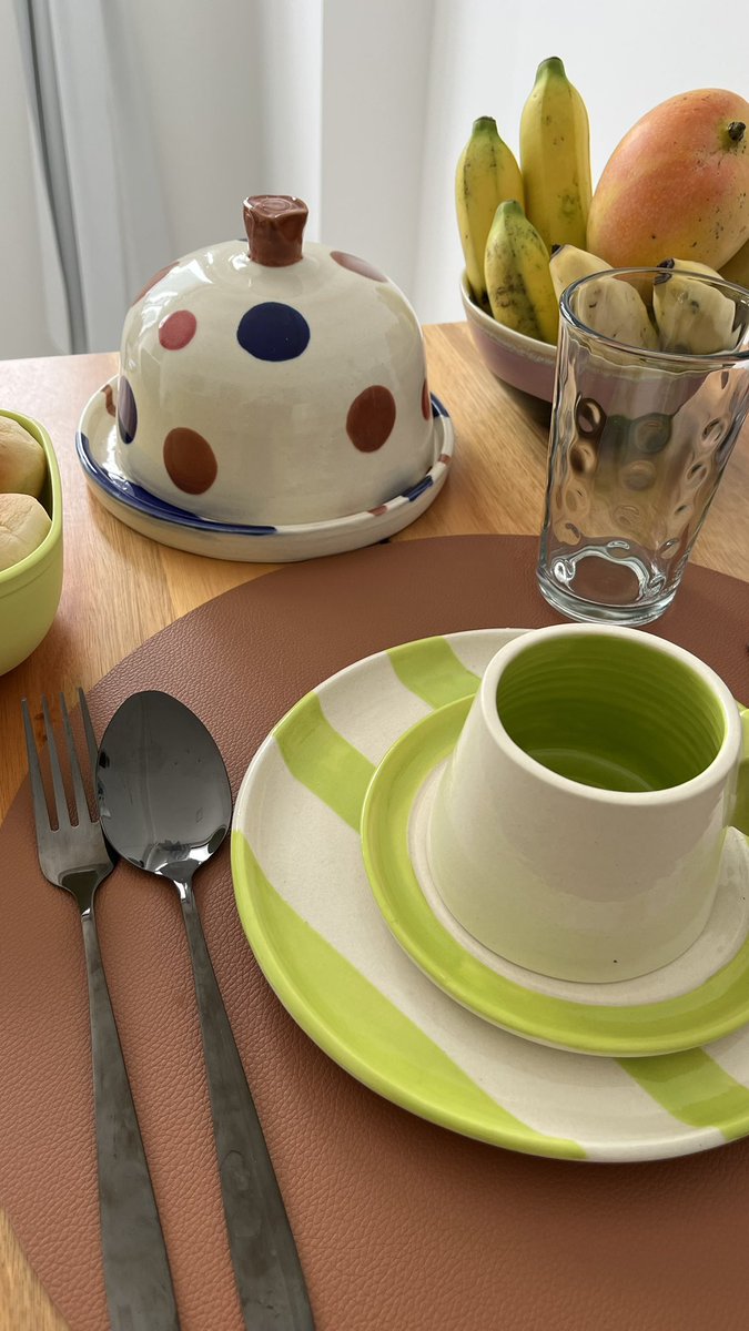 bmuliterno's tweet photo. to nessa rede social desde os meus 11 anos e hoje venho compartilhar meu primeiro cafe da manha no ap morando sozinha com as coisinhas q comprei 🥰 https://t.co/Xn8QuocDDC