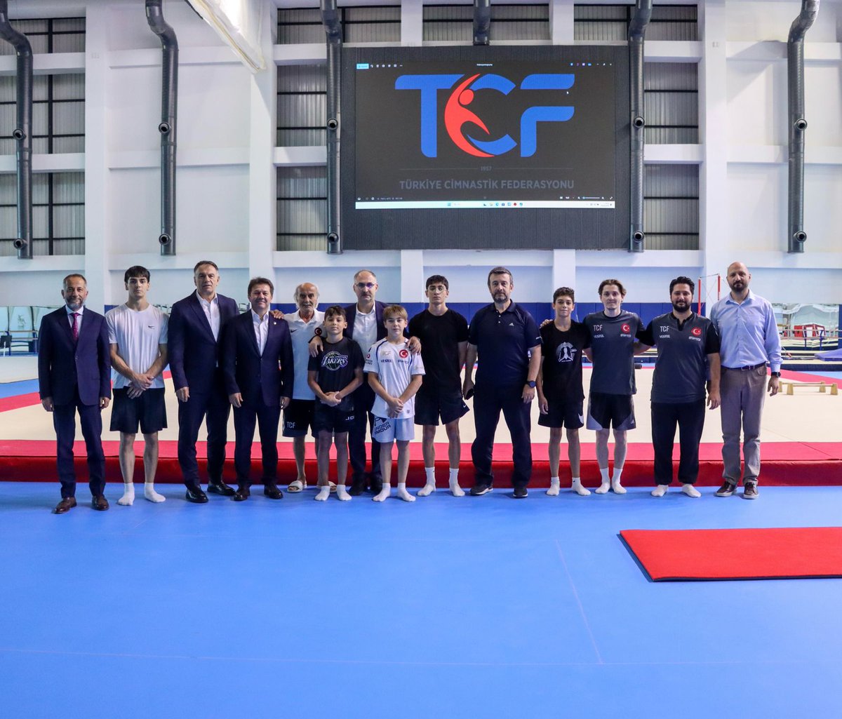 suatcelen14's tweet photo. Bugün, Gençlik ve Spor Bakanlığı Yatırım ve İşletmeler Genel Müdürümüz Sayın Süleyman Şahin ile Ankara’da yapımı tamamlanan Olimpik Salon ve Yeni Federasyon Binamızı yerinde inceledik.

Açılışını yapacağımız, Ankara’ya yakışan bu muhteşem tesis için her zaman yanımızda olan ve destek veren Gençlik ve Spor Bakanımız Sayın Osman Aşkın Bak’a camiamız adına şükranlarımı arz ediyorum.