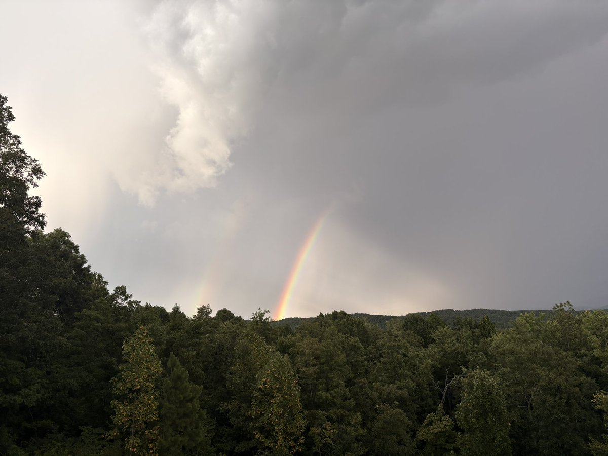 RachBeTweeting's tweet photo. We got blessed with a double rainbow last night! https://t.co/4zCmzhK6ln