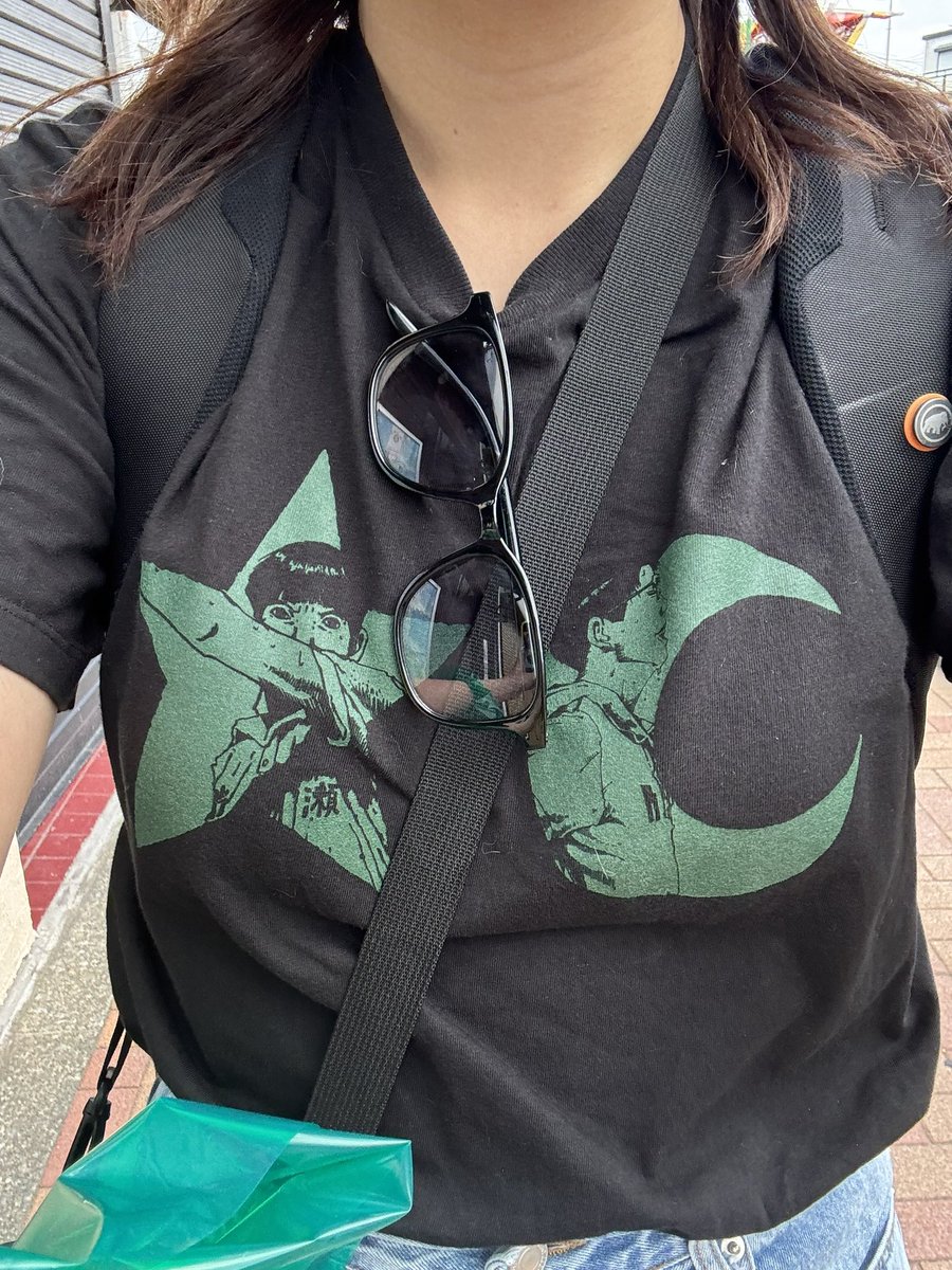Fujiko0620's tweet photo. 今日プールで一見オタクっぽくない学生バイトくんが「それピンポンですか！？僕ピンポン大好きで！どこで買ったんすか！？」って声かけてくれたから私も嬉しくなっちゃって教えてあげたんだけど売り切れてた…🥺若人がピンポン好きなんて思ってもみなかったし貴重な人材だから再販してくれまじで🥺 https://t.co/0qUC2NEuvh