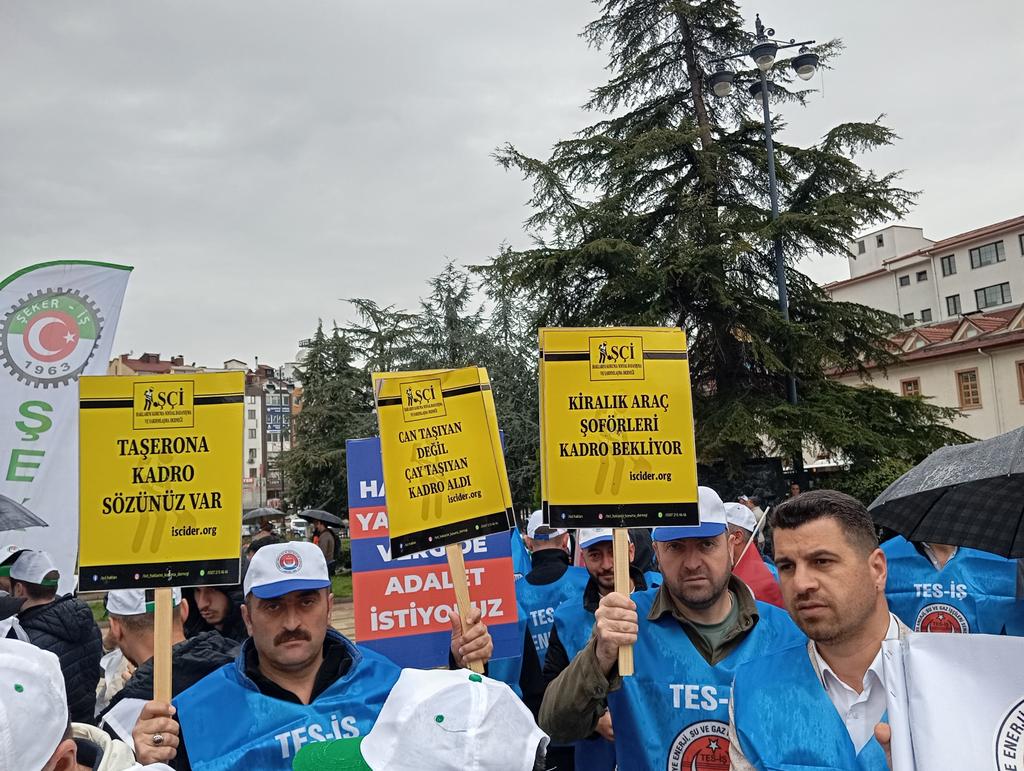 MHusemoglu45720's tweet photo. @IcyerMerye96984 Verilen sözler taahhütler tutulsun Çay taşıyan kadro aldı Can taşıyan mağdur kaldı Adalet istiyoruz Taşeronİşçilik Kalksın kölelik düzeni bitsin artık https://t.co/Rjqd4bOEEz