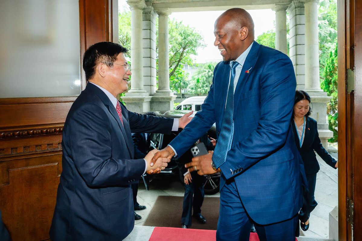 chia_lung's tweet photo. Eswatini is a steadfast ally of Taiwan. I was pleased to welcome PM @RussellMDlamini and his delegation. We will deepen our friendship and expand cooperation in energy, industry, health, agriculture and digital development to advance shared prosperity. 🇹🇼🤝🇸🇿 https://t.co/51J3OPXFYa