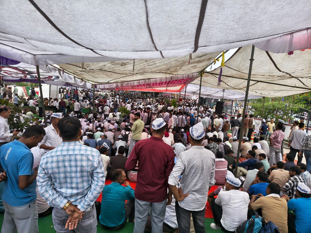 Meenamaheshji's tweet photo. हिम्मत, साहस, विश्वास लिए,
हम सब कदम बढ़ाएँगे।
सत्य, संयम और एकता से,
अपनी मंज़िल पाएँगे॥
#3rd_ग्रेड_ट्रांसफर 
@RajCMO https://t.co/AqqbWqH9aH