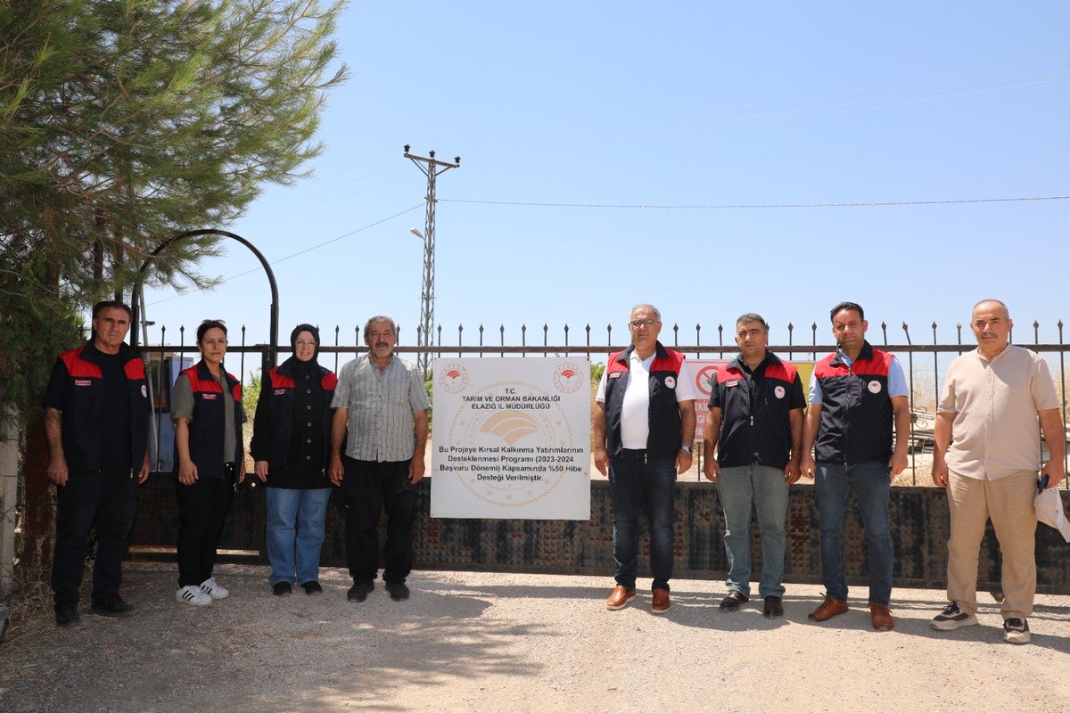 elazig_tarim's tweet photo. 4,9 Milyon TL Hibe, 312 Bin Piliçlik Üretim Hedefi!

Kovancılar Pınartepe Mahallesi’nde KKYDP kapsamında tamamlanan yatırımla kanatlı üretim kapasitesi 28 binden 52 bin adet/döneme çıkarıldı.
4.997.750 TL hibe desteği sağlanan projeyle yıllık 312 bin piliç üretimi hedefleniyor. https://t.co/Y0zhhvJOL6
