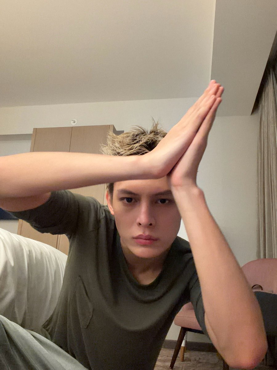 zhaoyufancokr's tweet photo. [260805] #JAMES #제임스 Weverse Post

“Toronto!!!!

To those who jumped their asses off 

To those who screamed at the top of their lungs 

To those who sang every single word no matter the language 

To those who danced like there's no tomorrow 

To those who banged their heads until their face turned bright red

To those who held their light sticks as high as they could

And at last
To those who immersed themselves and had the time of their lives 

This stage 
wouldn't be completed without you
Toronto 
you guys brought the energy 🫵🫵
Thank you 🙌🙌

See you again

PUT YOUR PHONE DOWN은 정신이지
AND
THE PYPD JOURNEY KEEPS ON GOING
🙇🏻‍♂️🙇🏻‍♂️🙇🏻‍♂️🙇🏻‍♂️🙇🏻‍♂️