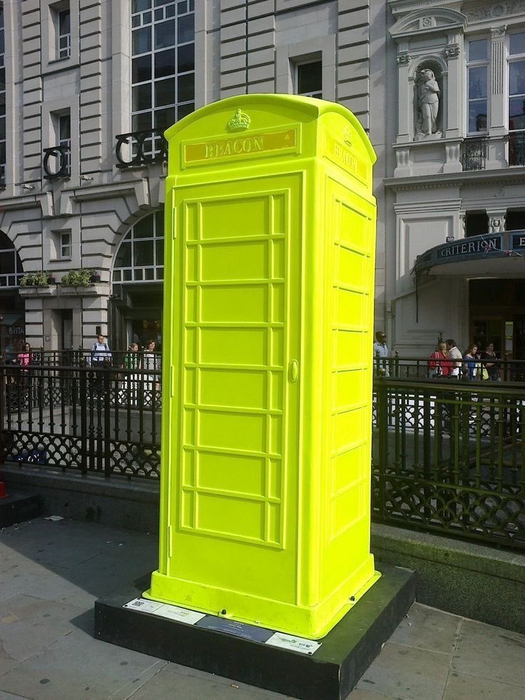 landotraphouse's tweet photo. They turned Lando Norris into a phone booth https://t.co/QT06EReppf