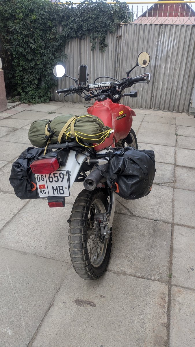 kuroppen123's tweet photo. レッツゴー。Kyrgystan
XR650Lは腰が痛くなる https://t.co/9uIXZpzOtT