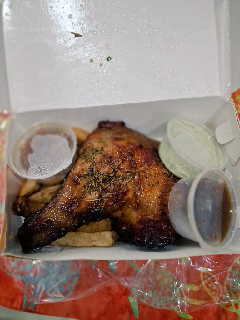 I_jakarta7's tweet photo. 開店前から行列😳

Blok M Square横の地下で見つけた
AYAM BECEK LEGENDARIS🔥

✔️チキン🍗
✔️ポテト
✔️サンバル
✔️オニオンソース
✔️チキンソース付き

Rp.75,900

インドネシア料理が苦手な息子が「これ美味しい！」と完食✨

皮はパリッと香ばしく、
お肉はジューシー✨

#ジャカルタ駐在妻 #BlokM https://t.co/IPDtqivPHQ