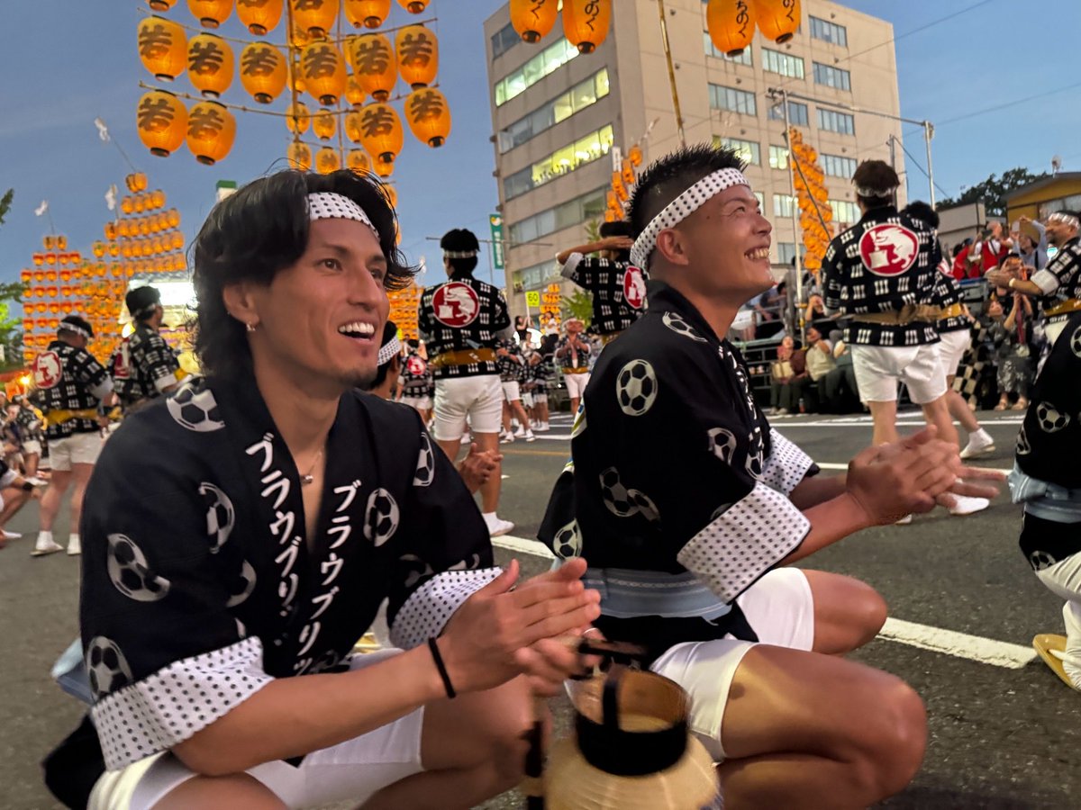 azukidaaa's tweet photo. 今年も竿燈祭りに参加させていただきました！
やはり最高ですね！
風が強くて一瞬だけでしたが、持つことができました！
このお祭りの熱を開幕のスタートダッシュに繋げたいですね！！

#ブラウブリッツ秋田
#竿燈祭り
#上米町一丁目
#すっごいーね https://t.co/CvndGZgOzY