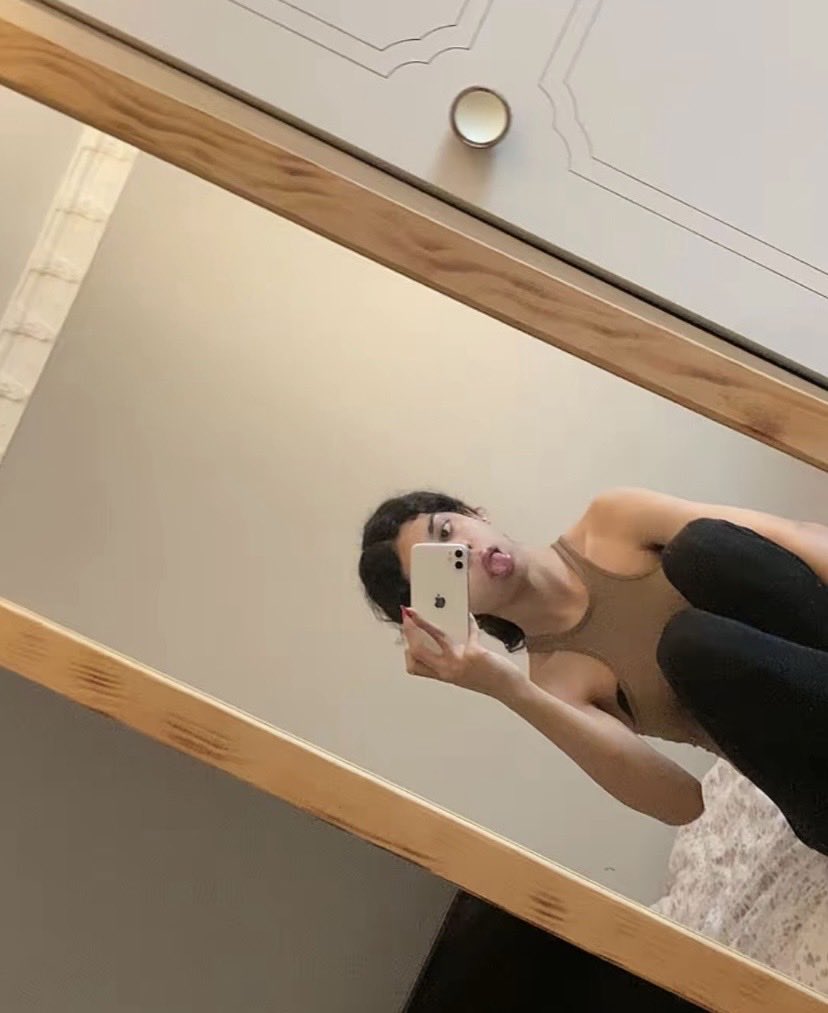 simaylinaa's tweet photo. İzmirde yaşıyorum femboyum yaz görüşelim aşkım🔥🔥 https://t.co/hNaNzzD6Zs