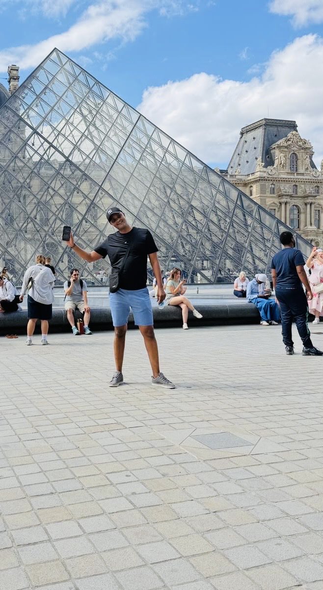 NRY333's tweet photo. In Paris with the family 🙌🏽🥰 https://t.co/6ggJyjm6mh