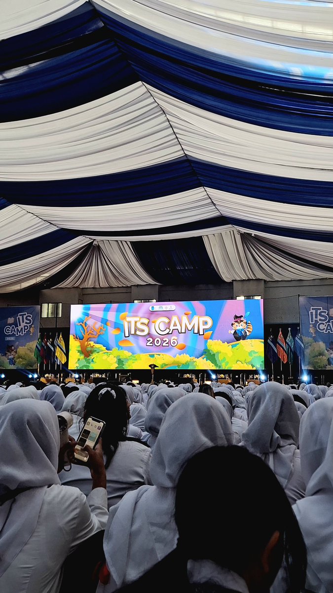 livelovekuroo's tweet photo. dari banyaknya universitas yang pake Ai untuk desgin ospek mereka, will forever beyond proud buat kakak² panitia ITS yg seluruh desginnya dibuat secara manual tanpa campur tangan Ai 🤗🙌🏻 https://t.co/faR0F7rUpK