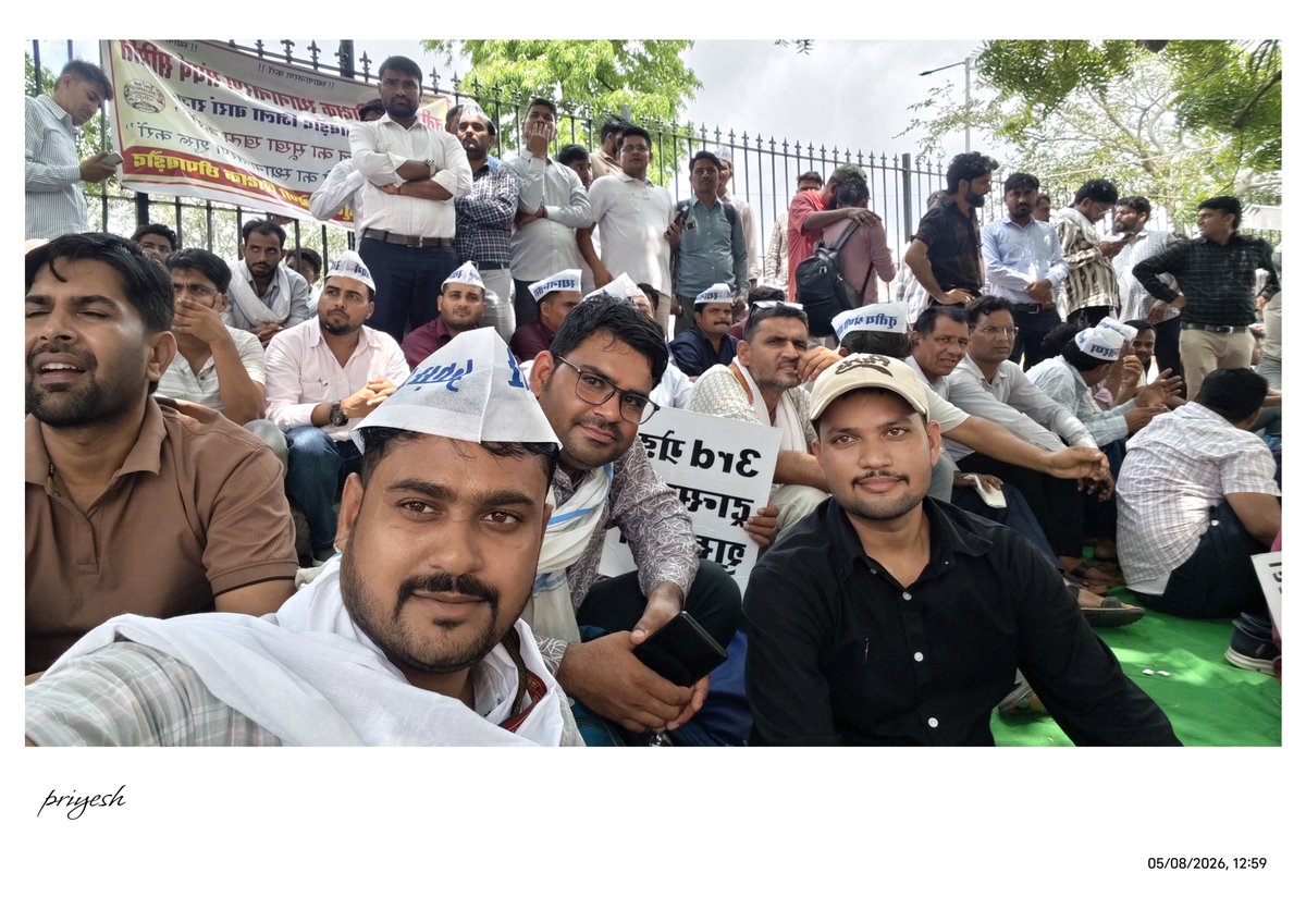 naresh_khatriya's tweet photo. माननीय मुख्यमंत्री जी, लाखों तृतीय श्रेणी शिक्षकों के दर्द को समझें। बरसों से गृह जिले का इंतजार कर रहे शिक्षकों को तबादला नीति का तोहफा दें। 🙏
 @madandilawar
#मदन_दिलावर_इस्तीफा_दो
@RajCMO @BhajanlalBjp https://t.co/POZTBPwkzO