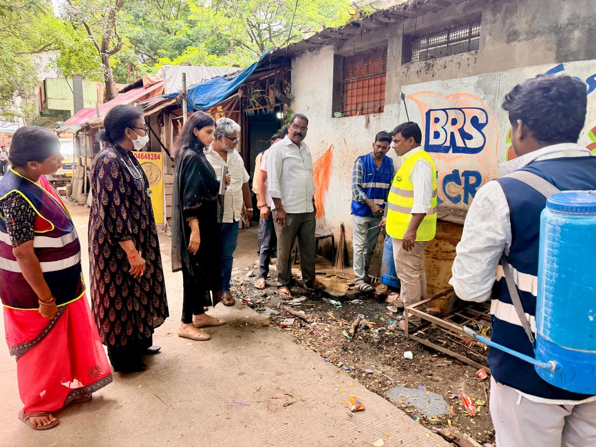 MSUGHMC_HYD's tweet photo. 🛡️Coordinated efforts-early disease detection &amp; prevention
📍UPHC Gagan Mahal
🤝Joint Field visit by GHMC MSU, State PO- NVBDCP,Dist Malaria Team–Hyd
🦟Strengthened vector-borne disease surveillance &amp; reporting &amp; Anti-Larval Operations
# @GHMCOnline @ZC_Khairatabad @NCDCMoHFW https://t.co/7JZn0DlgAz