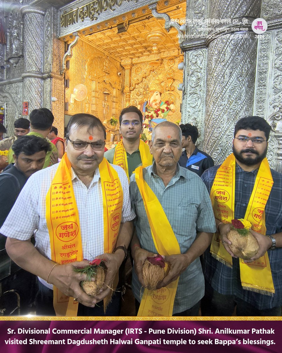 DagdushethG's tweet photo. जय गणेश!
विविध मान्यवरांनी श्रीमंत दगडूशेठ हलवाई गणपती बाप्पांचे दर्शन घेतले, ट्रस्टतर्फे सर्वांचा यथोचित सन्मान करण्यात आला.
.
.
.
.
#shrimant #dagdushethganpati #bappa #shrimantdagdushethhalwaiganpati #ganpati https://t.co/31PGPgU2qB