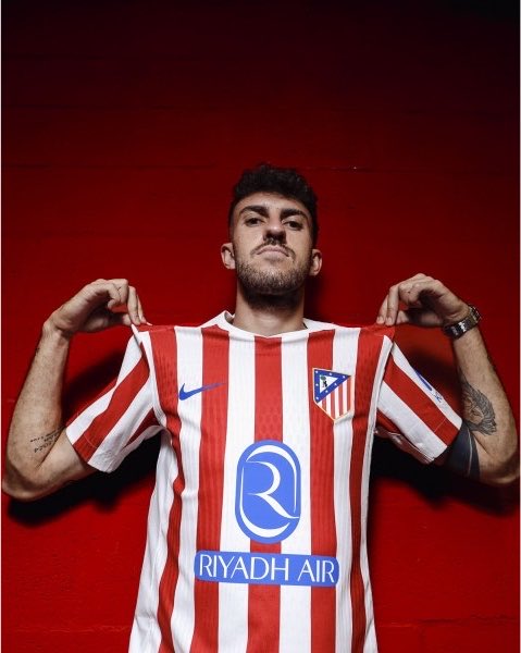 centregoals's tweet photo. 🚨🚨| NEW: Aston Villa have reached an agreement with Atletico Madrid for Italian left-back Matteo Ruggeri. ✅

The deal is set to cost €𝟏𝟖𝐌 plus €𝟔𝐌 in add-ons. 🇮🇹

[@marca] https://t.co/YIRqVqiIGk