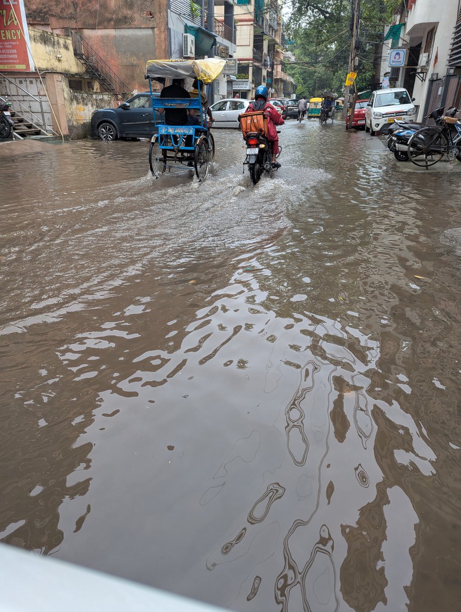 SimplyRrandom's tweet photo. Road between O &amp; M Block 
Lajpat Nagar 2 
New Delhi 

Several hours after rain stopped

Zero drainage 
All rain drains clogged or collapsed 

@gupta_rekha @MCD_Delhi https://t.co/5Y7g27yjgW