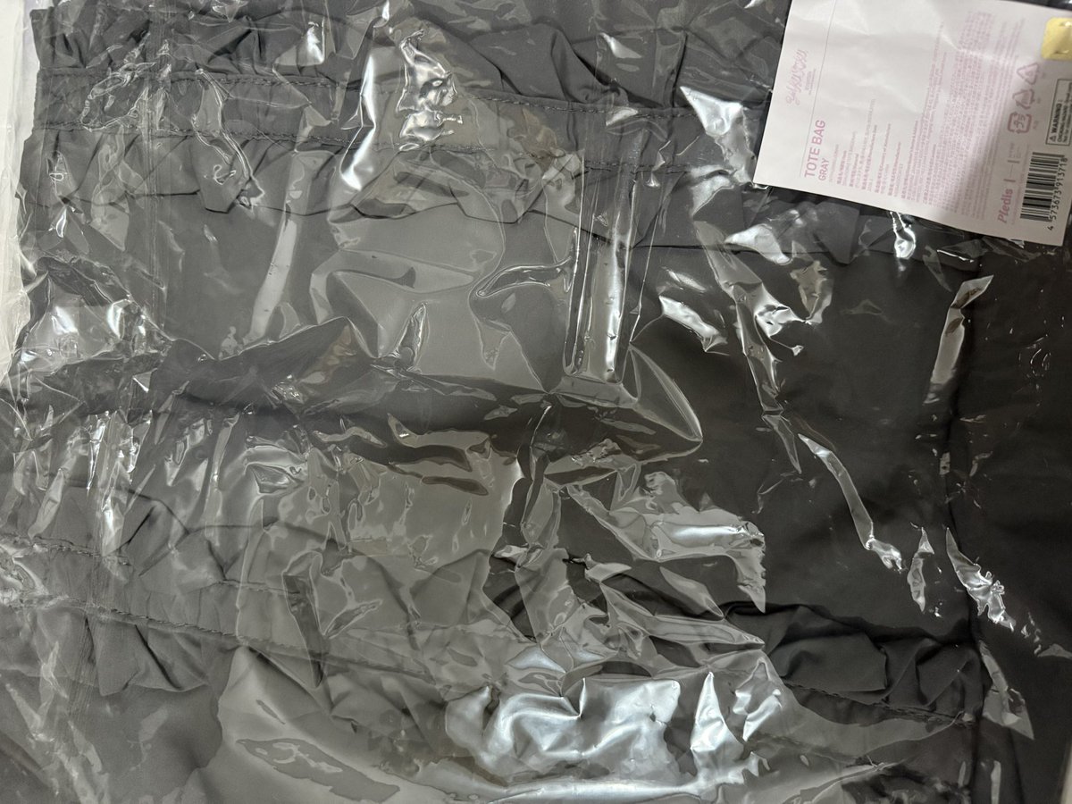 cartlisa1's tweet photo. wts lfb ph

yakusoku tote bag gray - 2200php (2000 if payo)

or trade with check ver

— official
— unused, only checked the size of the bag

dm to claim! https://t.co/zOr5MFVDBI