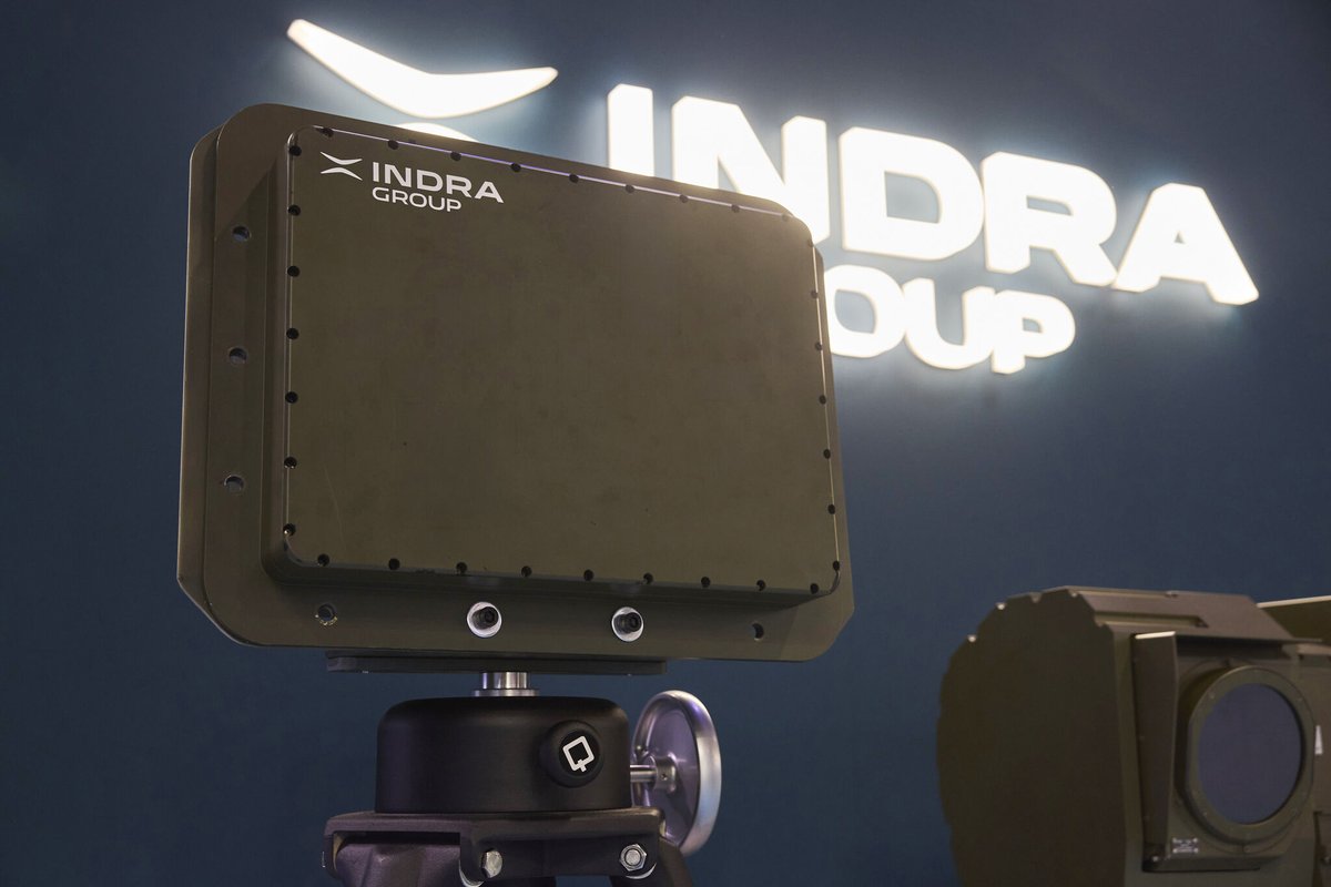 IndraCompany's tweet photo. Indra Group y @RheinmetallAG refuerzan la protección de los vehículos blindados de nueva generación. Ambas han firmado un acuerdo para integrar el radar AESA NEMUS en el sistema de protección activa StrikeShield.
🔗https://t.co/1UAeRSJcaR
#IndraDefence #IndraGroup #Defensa https://t.co/xVJvvMS1Ky