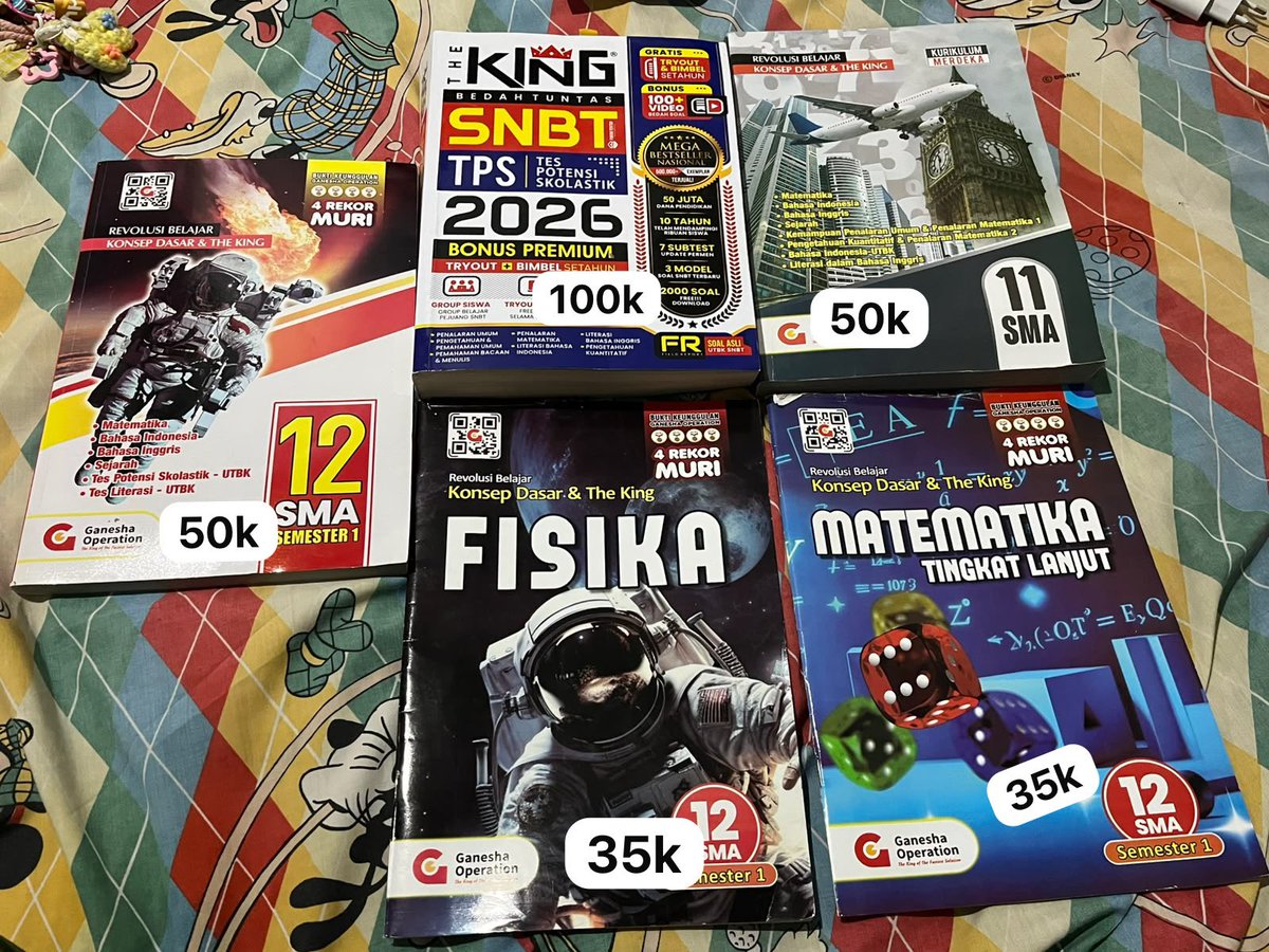 clonekhay's tweet photo. hi! aku mau preloved buku utbk dan materi sekolah kelas 11 dan 12, masih bagus banget (mines nya ada beberapa yang udah di isi) bisa nego! chat aja. khusus daerah bandung, cimahi, dan jatinangor. di luar itu ak gbs 🫰🏻#zonauang #preloved #utbk https://t.co/k2gzzpAIPL