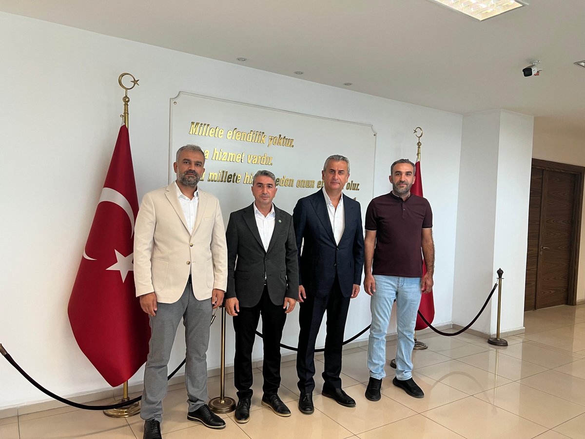 KarabaglarPar's tweet photo. İlçe Başkanımız Ahmet Yılmaz, beraberindeki heyetle birlikte Karabağlar Kaymakamı Sayın Mehmet Özer’i makamında ziyaret etti. Ziyarette ilçemize dair istişarelerde bulunuldu. Nazik misafirperverlikleri için Sayın Kaymakamımıza teşekkür eder, çalışmalarında başarılar dileriz. https://t.co/A2btE1ZXf5