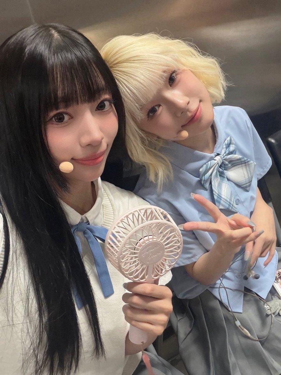 UNIS_offcl's tweet photo. ユニス学校の風紀委員ななです👩🏻‍🏫
今日のリリースイベントに来てくださったエバーアフターの皆さん、ありがとうございました！！今日も皆さんに会えて私も元気をたくさんもらえました🤭🫶 大好きです🩵　
次は東京でお会いしましょう♪

#UNIS #유니스 
#NANA #나나 https://t.co/KG8ojosEIt