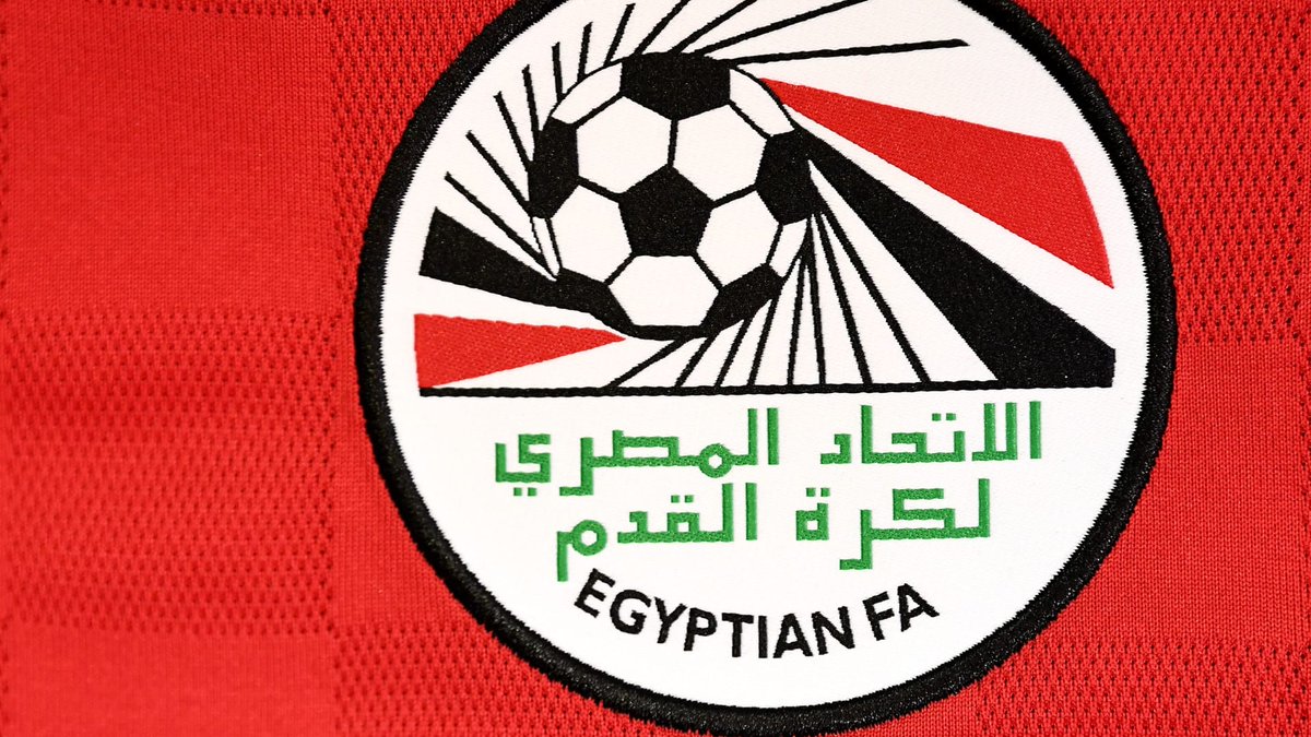 BSportsX's tweet photo. تحركات لحسم ملف "العقود المزدوجة" واستعادة مستحقات الدولة

تبحث وزارة الشباب والرياضة ومصلحة الضرائب مراجعة عقود اللاعبين الموثقة، مع المطالبة بالكشف عن عقود الرعاية والإعلان المرتبطة بالأندية لتطويق ظاهرة "العقدين".

وتأتي الخطوة وسط تقديرات أولية بإهدار نحو 800 مليون جنيه من حقوق الضرائب والجبلاية والجهات الحكومية بسبب العقود غير الموثقة بالكامل.

كيف ترى تأثير هذه المراجعة على ضبط سوق الانتقالات؟