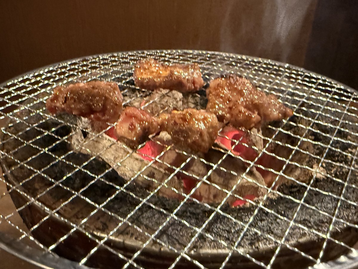 s1ruma's tweet photo. 今年はラスベガスに行けなかったので泣きながら焼肉焼いてる https://t.co/WyZ9W52WGP
