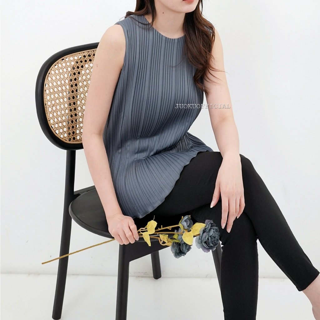 mylouvieta's tweet photo. Must-have tops for versatile wardrobe ✨

— a thread https://t.co/JYUVYPMLzu