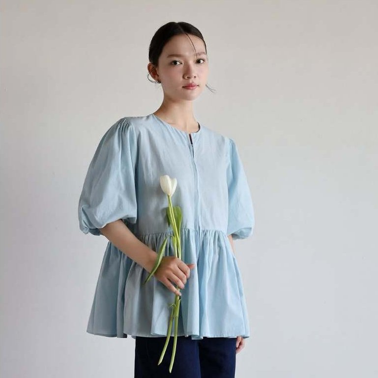mylouvieta's tweet photo. Must-have tops for versatile wardrobe ✨

— a thread https://t.co/JYUVYPMLzu