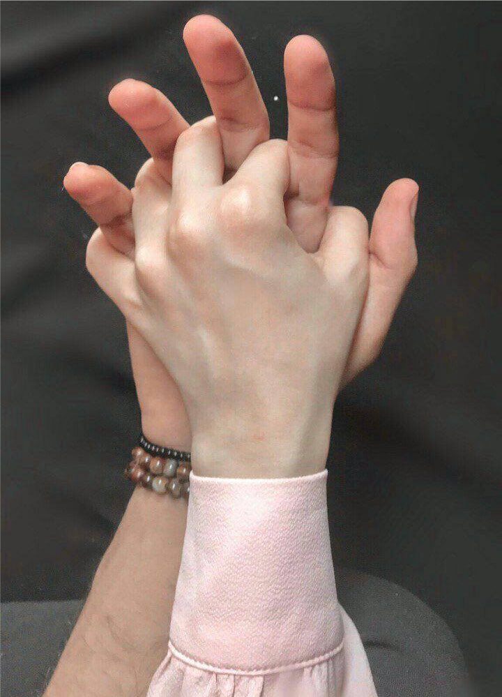 pi00eri's tweet photo. كما لو أنك نسّمة باردة تمر القلب دون أن تخدش طمأنينته ❣️ https://t.co/8r9PCgUXJG
