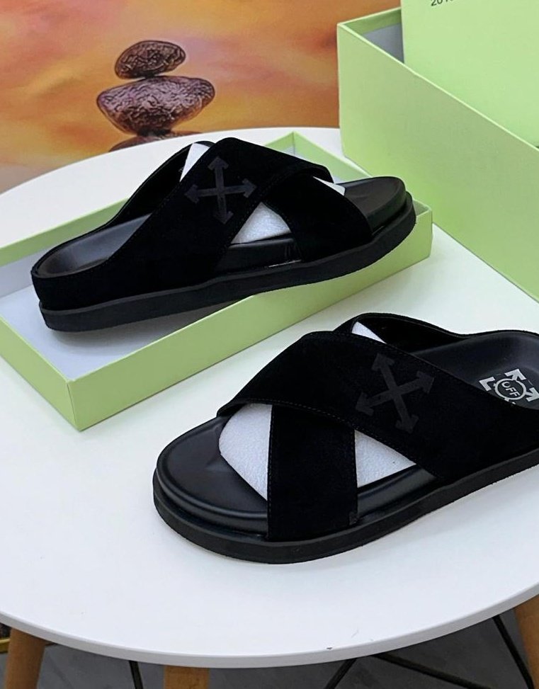 Queen_NakeL's tweet photo. Because your feet deserve nothing but the best. 🔥

#44,000

40-46

📦📦📦 https://t.co/OsLxy3suEc