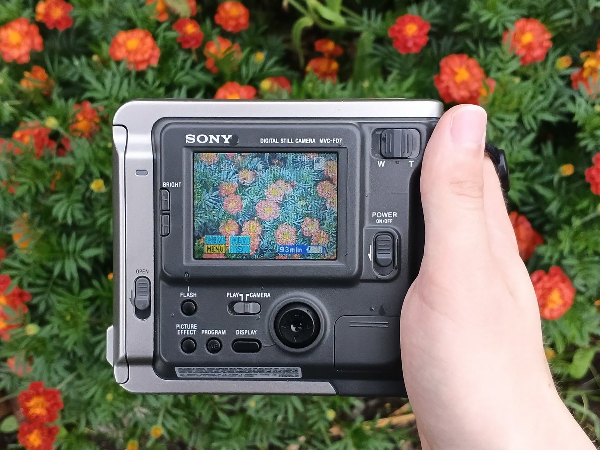 nekowafu's tweet photo. Sony Mavica FD-7 https://t.co/8Z20eZklDJ