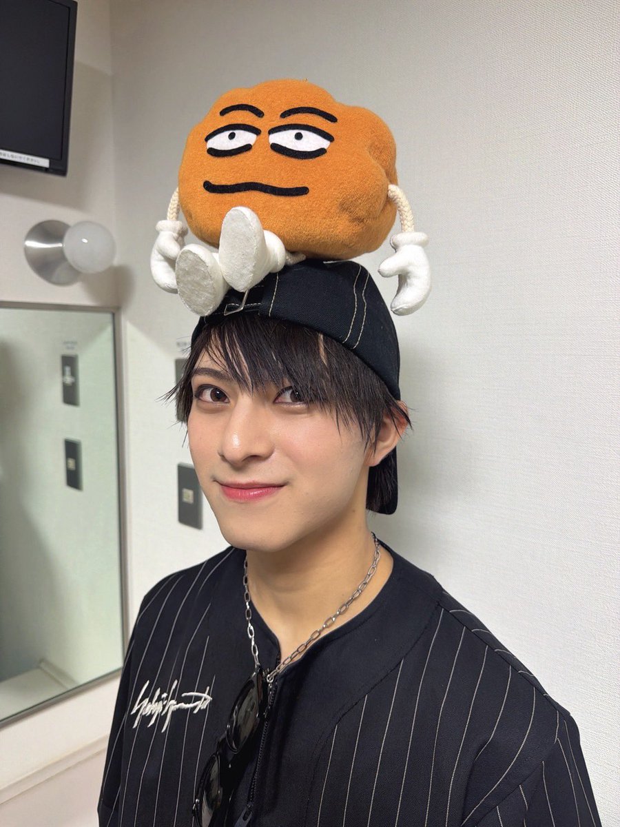 GRIPHAGE_info's tweet photo. 遅れちゃってごめん🙇

今日はあげた君と雄大の4コマ漫画を撮ろうと思ったらりゅうた君がきた
仲良しで微笑ましい

マネージャーさんの好きなとこはね
言葉では言い尽くせないですけど、
優しくて頼もしいです

らんじゅ

#ぐりふぁの交換日記
#GRIPHAGE #蒼井嵐樹 https://t.co/vJ96GXioBP