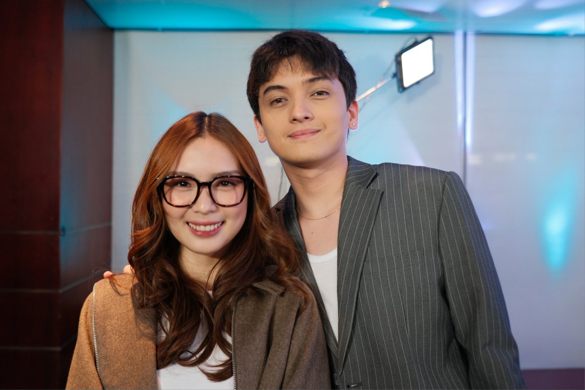 ofc_iwant's tweet photo. NEW MICRODRAMA ALERT ‼️Pakitawag ang kapitbahay, may anunsiyo ako sa inyo! 📣

Ready ka na ba sa sobrang tamis na kilig feels? 🎂😍

ABS-CBN Studios & JRB Creative Production present #ACakeToRemember starring #FranSeth Francine Diaz & Seth Fedelin. Directed by Emerald Silvestre.

Part 1 coming this August 28 on iWant.

@JRBcreativeprod @francinecarreld @imsethfedelin