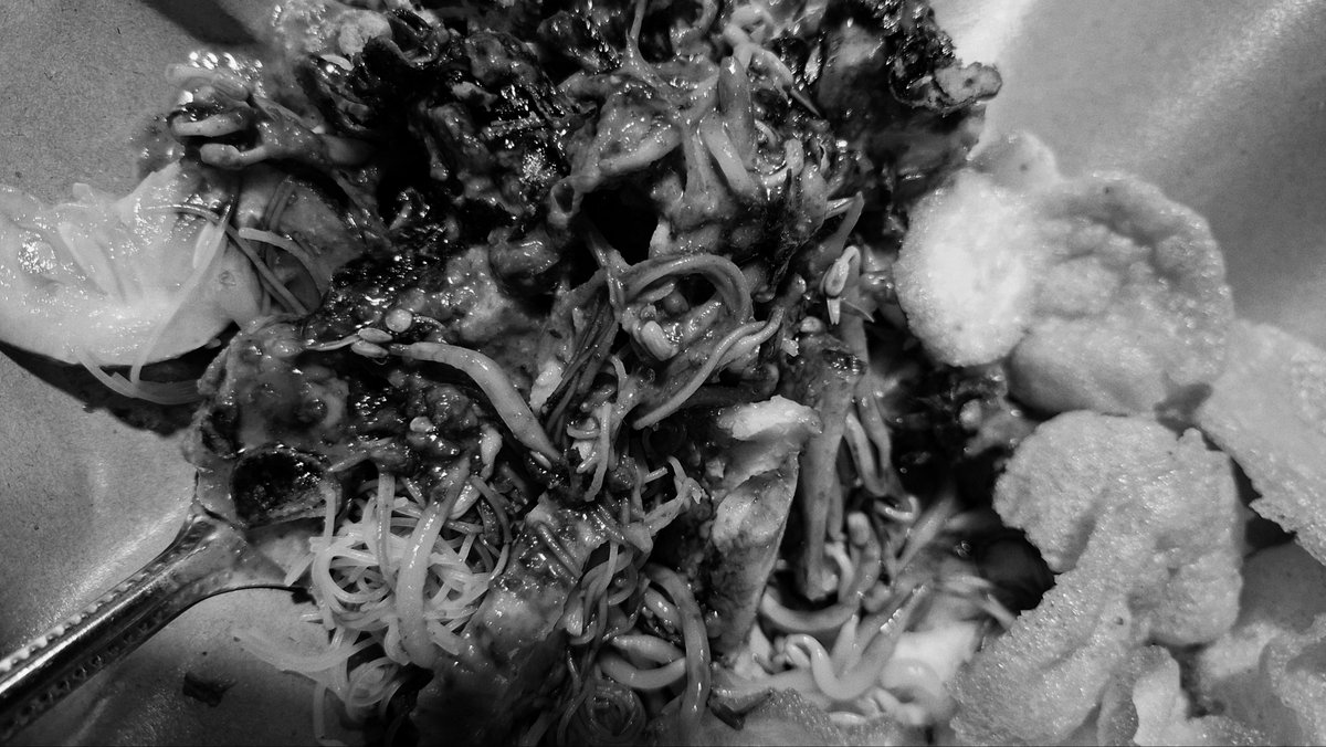 Frightered's tweet photo. Makan cintaku dulu. https://t.co/eXnXsi3J7P