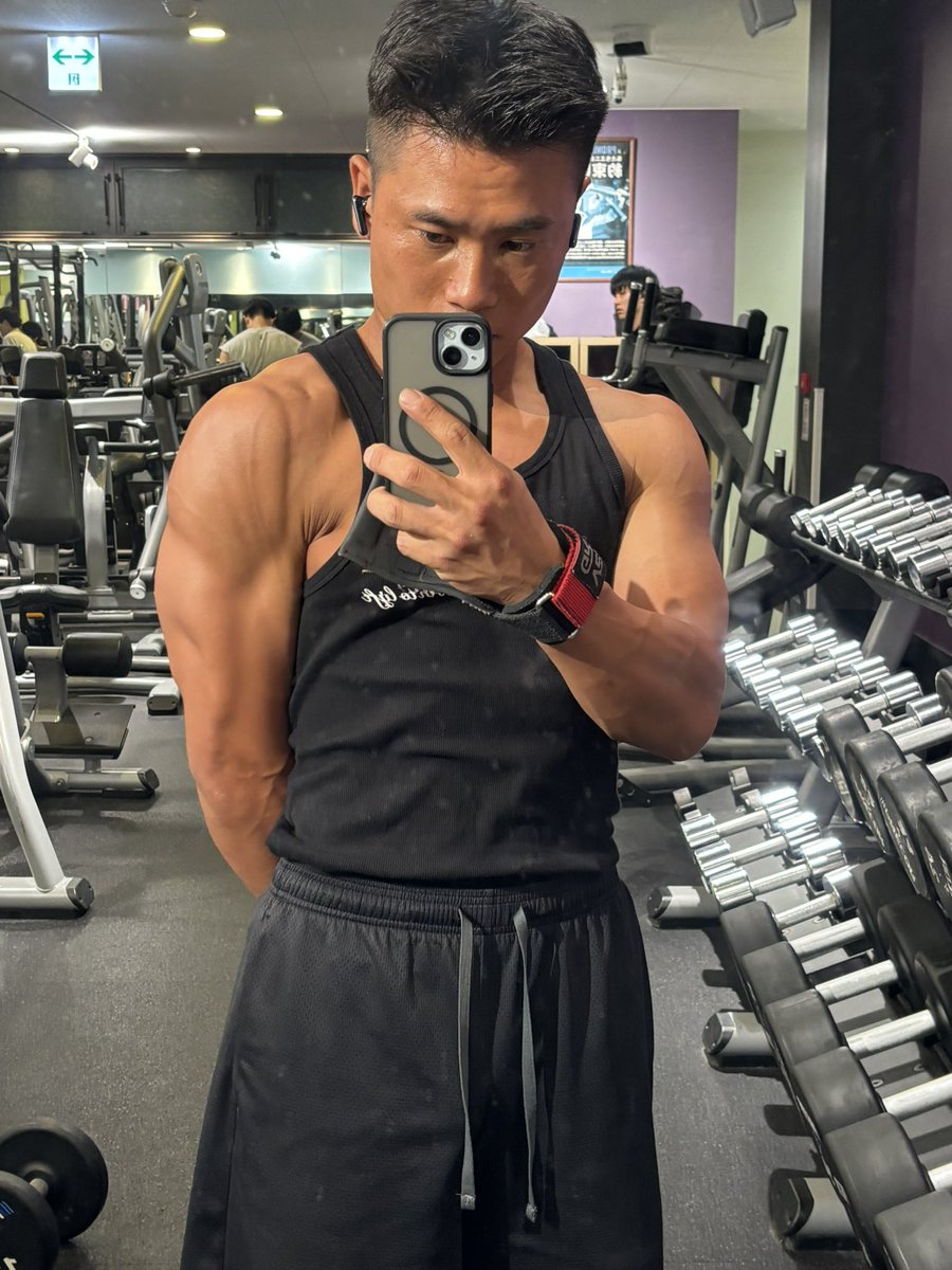 hsr_75ten's tweet photo. 日焼けで浮腫んでるけど肩の繊維が少しは見えてるからギリ合格かな
いつもより少ないから萎える https://t.co/LE4U8A3eqC