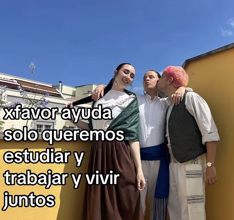 rulaiss_'s tweet photo. HOLAAA BUSCAMOS PISO EN MADRID PARA ENTRAR EN SETIEMBRE SI SABEIS DE ALGO OS AMO Y SI NO SABEIS PERO DIFUNDÍS OS AMO TB PORFA ❤️❤️❤️❤️ https://t.co/kOOLAC2ruF