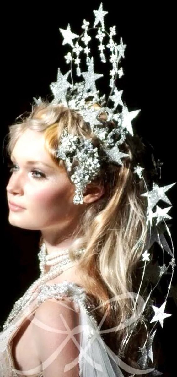 bunnybettyy's tweet photo. queen of the stars ☆ ✬ ✯ https://t.co/MrHdF0KILO
