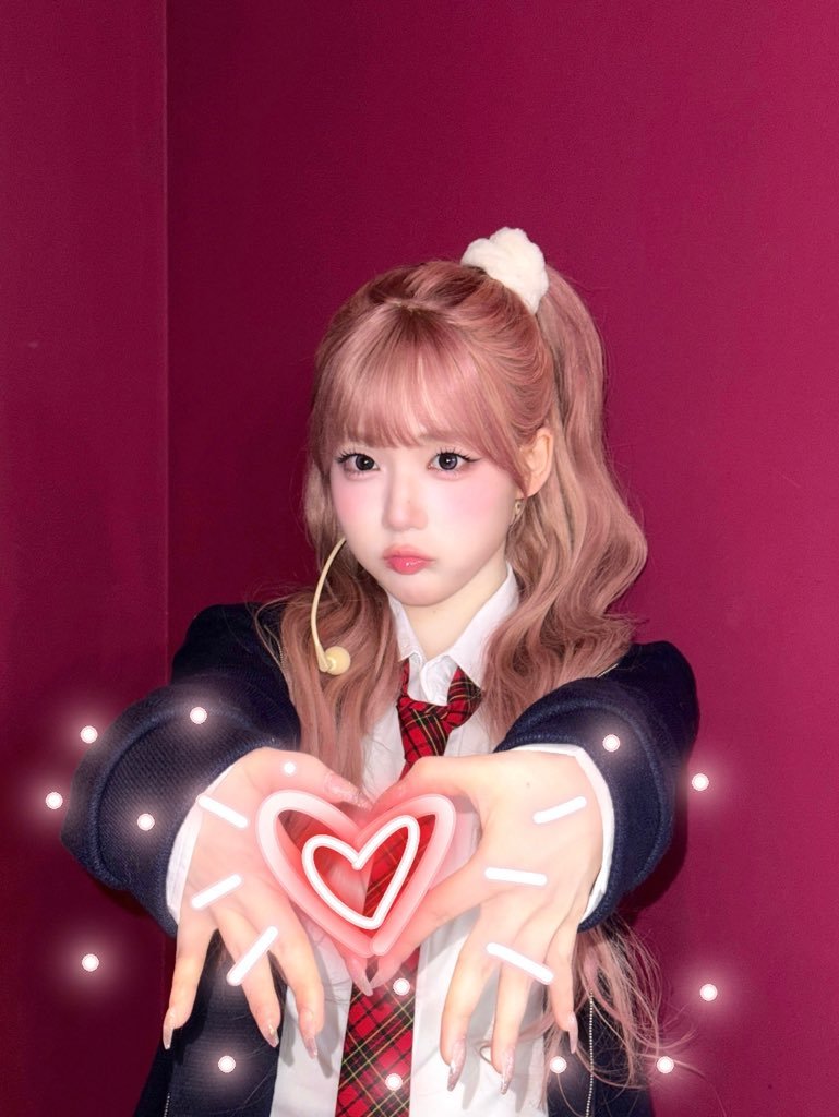 _SSSakane's tweet photo. EVERYBODY STFU IT'S SEOYEON DAY! 🐹🍦🎉💙 https://t.co/aB8gQGeXNE