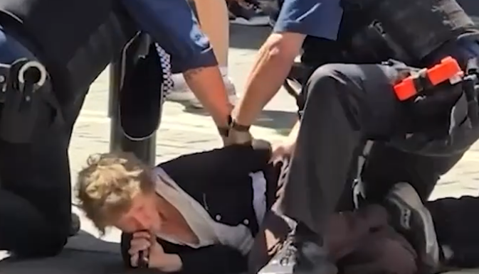 PolitlcsUK's tweet photo. 🚨 PICTURED: The 47-year-old woman arrested over the stabbings of four men in Covent Garden https://t.co/bVjuykJ2Uz