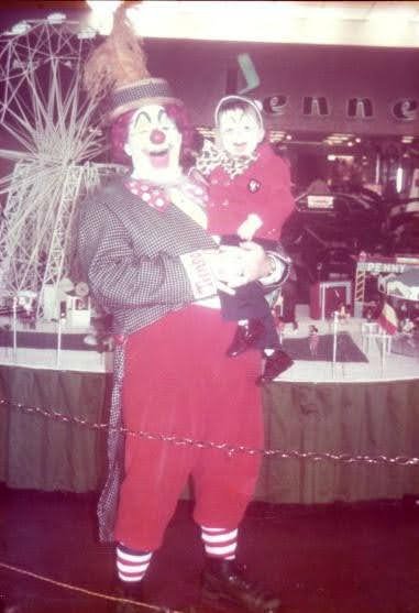 MrStrauchII's tweet photo. #NationalClownWeek
One of my earliest public appearances as a clown with my Dad!
#TimoTheClown #TimEtheClown
.
@natebargatze https://t.co/bz3j8GbZ1p