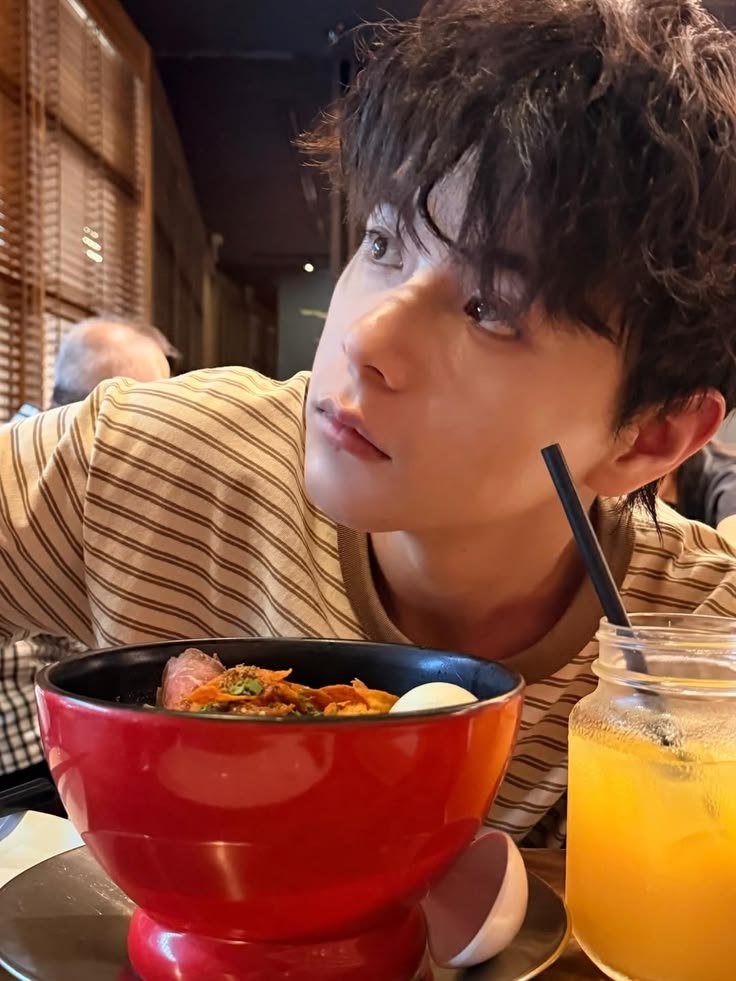 Eliolst_'s tweet photo. Xiexie sayang ramennya! 
Ung ini enak banget, tapi kenapa kuah mala-nya kurang merah dan kurang pedas juga. Rating 8/10 https://t.co/BXvDDKYPIV