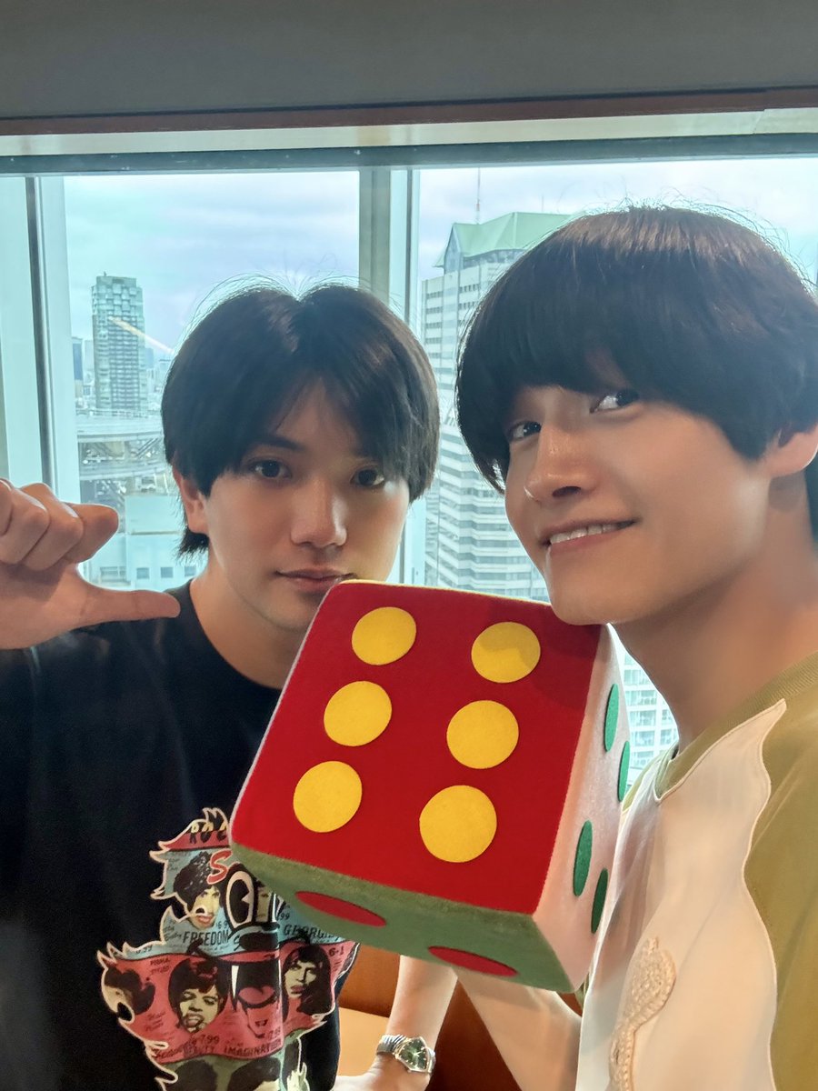 A_yantan1179's tweet photo. #Aぇヤンタン 後の #Aぇ自撮りツーショット

今夜もごきげんAぇ感じにお聴きくださり
ありがとうございました。

🌻正門良規の楽しい夏休み🌻

佐野くんとの釣りは実現するのか？

後日談を話すとしたらこの番組！
聞き逃せない真夏のサマー･ラジオ！

夏休みのおたよりを送るのは
リスナーの番だよ！ https://t.co/jYaYmxTH8a