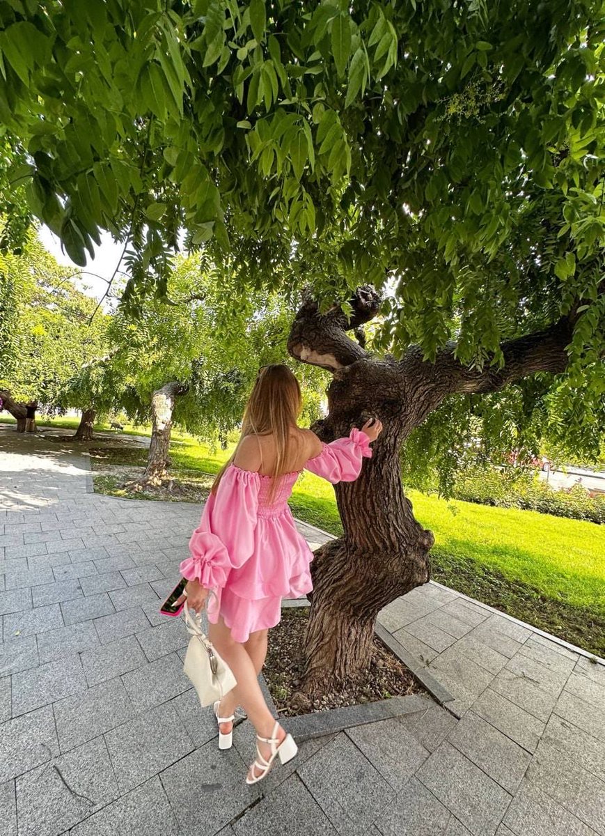 VNehurenko's tweet photo. #aesthetics 
#ladyinpink
#selflove
#beauty
#nature 

https://t.co/ziPesKrcOM https://t.co/4Q5xDDPXQM