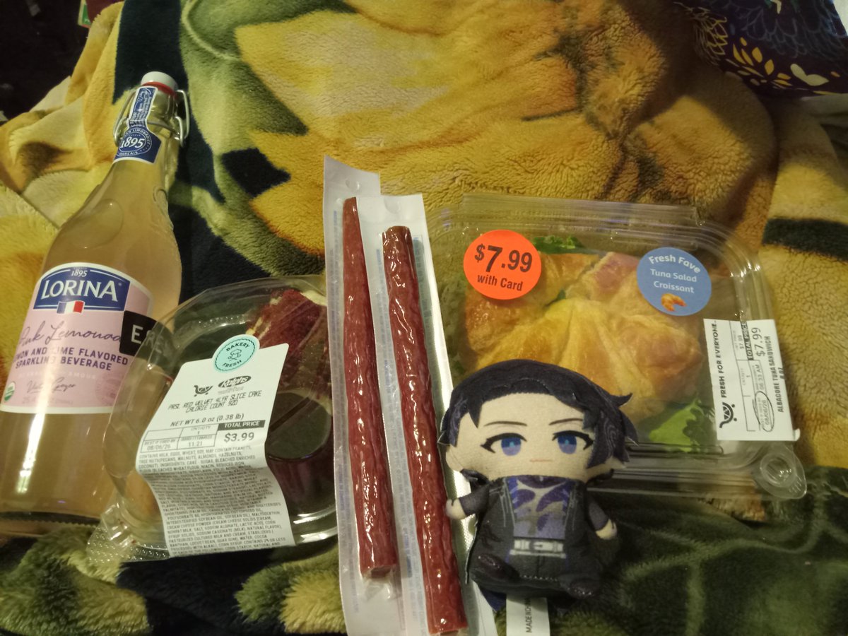 should_yourself's tweet photo. #BdayCaeke2026

Already sent it last time so but I'm posting this here(In case you were wondering no I sadly didn't get any macarons but hey! Next time yeah?) But yeah happy birthday again chief! Here's to many many more to come💙💜 https://t.co/ssjz5OD89K