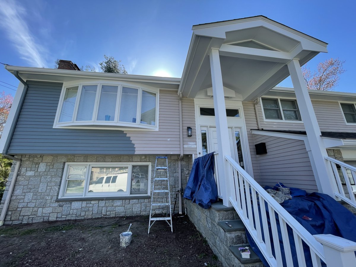 cobbbros's tweet photo. Did you know, humidity affects drying time? That's why when painting outside timing matters during summers in New England. #housepainting #exteriorpainting #curbappeal https://t.co/NkHvykMDnQ