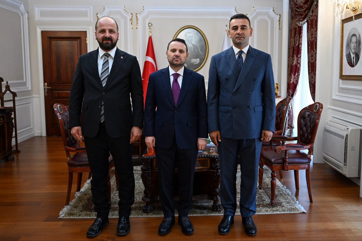 Slmakcyln's tweet photo. Gölbaşı Cumhuriyet Başsavcımız Sayın Çetin Güzel ile birlikte, Adalet Bakanımız Sayın Akın Gürlek’i ziyaret ettik.

Ziyaretimizde; yer tahsisi ve proje süreçleri tamamlanan Gölbaşı Adliye Binamızın yapım sürecini ve ilçemizin adalet hizmetlerine ilişkin ihtiyaçlarını Sayın Bakanımıza arz ederek desteklerini talep ettik.

Gölbaşı’mıza gösterdikleri yakın ilgi ve kıymetli destekleri dolayısıyla Sayın Bakanımıza teşekkür ediyor, çalışmaların ilçemiz adına hayırlara vesile olmasını temenni ediyorum.

📍 Adalet Bakanlığı